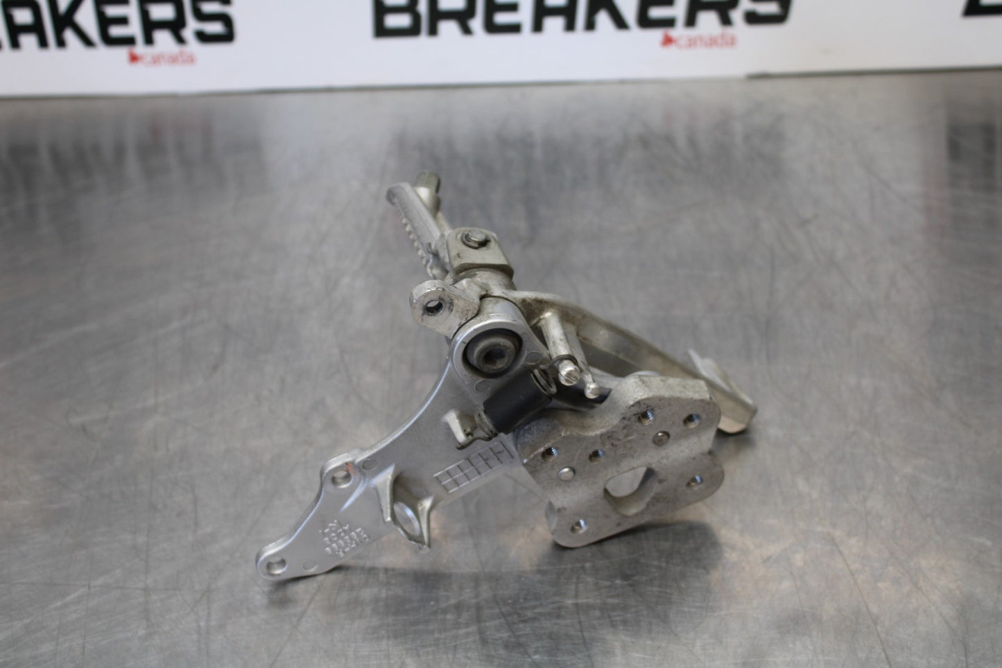 06-07 SUZUKI GSXR 600 RIGHT REARSET REAR SET DRIVER FOOT PEG REST STOP BB170