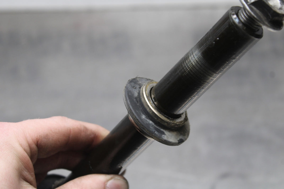 05 YAMAHA YZF R6 FRONT WHEEL RIM AXLE PIVOT BOLT BB858