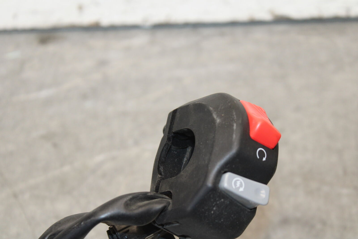 13-18 KAWASAKI NINJA ZX6R RIGHT CLIP ON HANDLE KILL OFF START SWITCHES  BB682