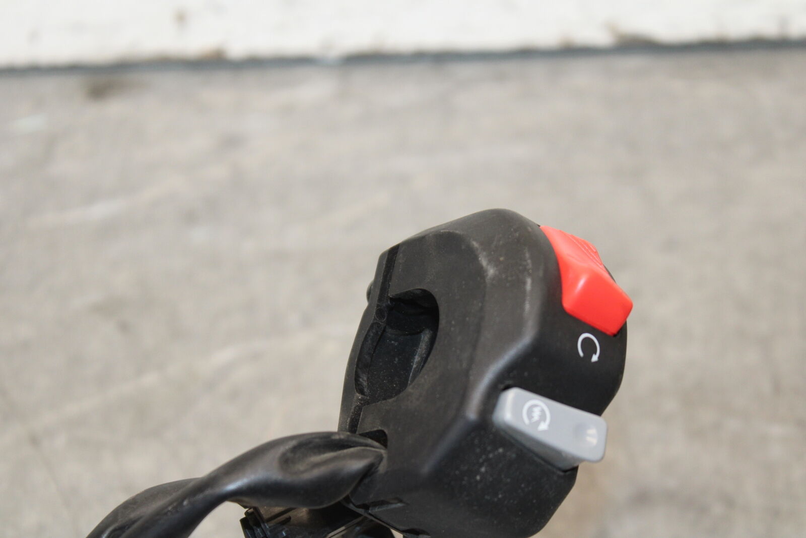 13-18 KAWASAKI NINJA ZX6R RIGHT CLIP ON HANDLE KILL OFF START SWITCHES  BB682