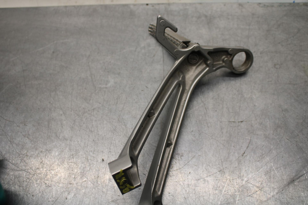 2008 Suzuki GSXR 600 750 RIGHT REAR BACK PASSENGER PEG 43600-21H00 BB584