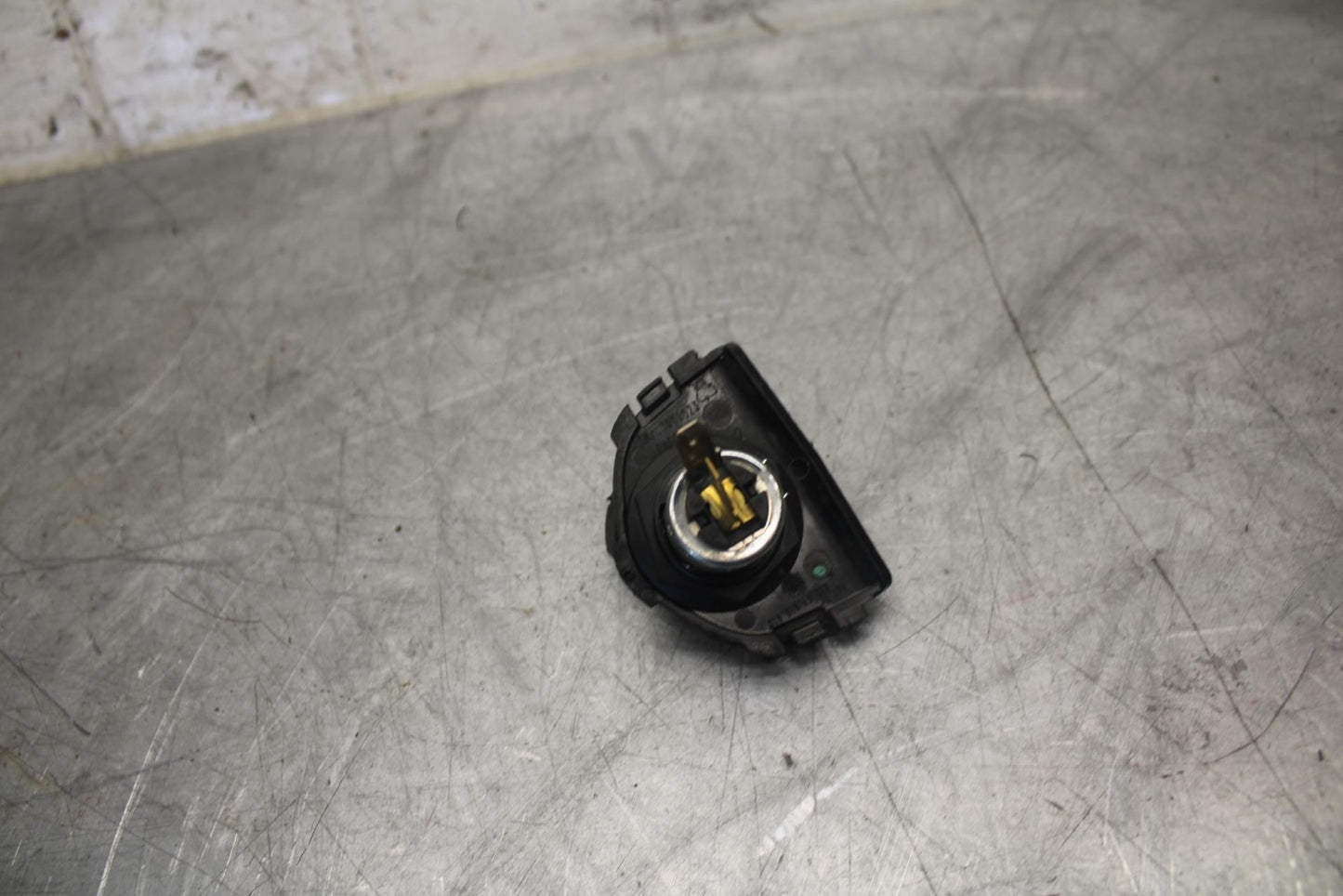 22 KTM 890 ADVENTURE   AUX POWER PLUG BB514