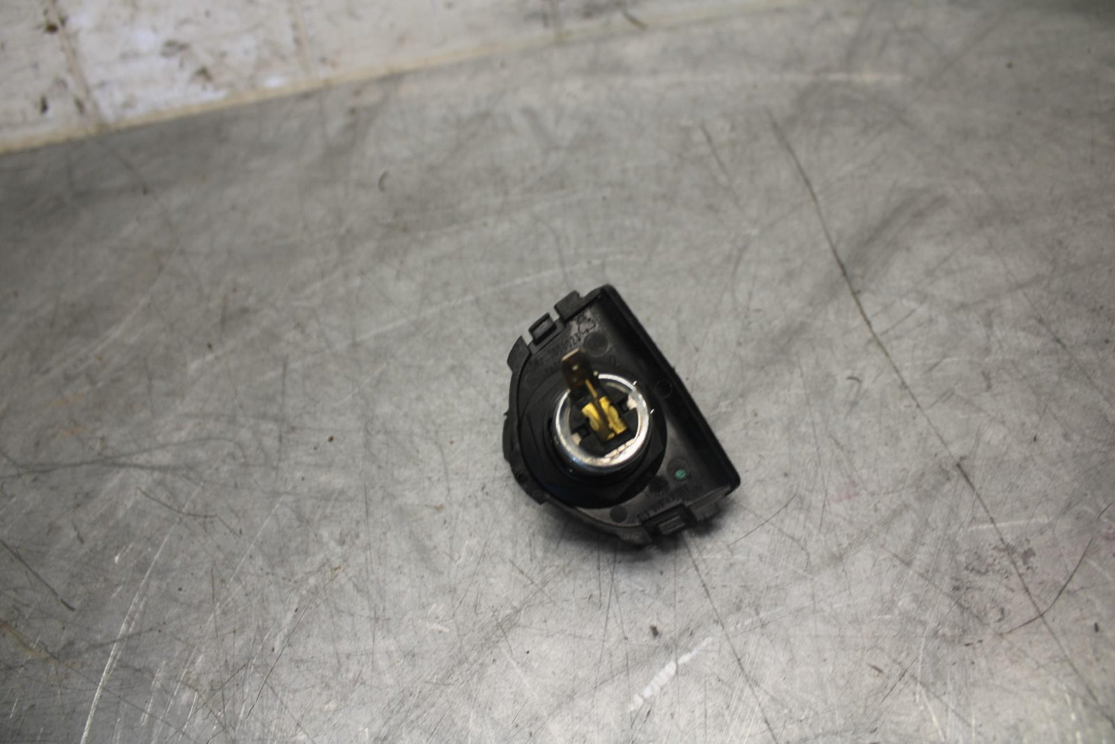 22 KTM 890 ADVENTURE   AUX POWER PLUG BB514