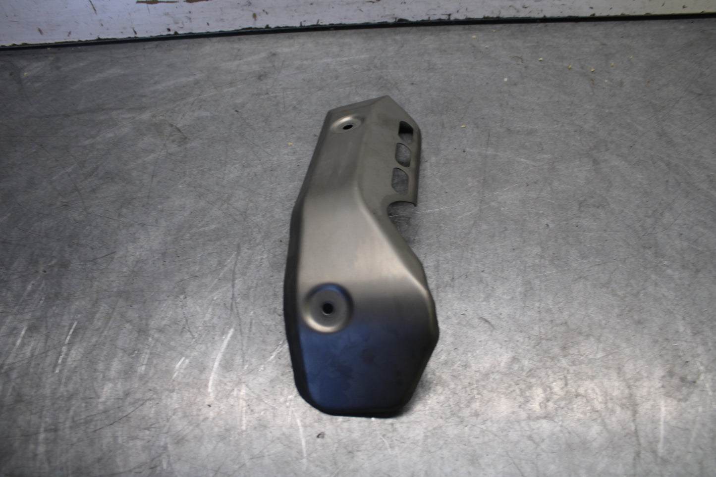 21-24 YAMAHA MT-07 REAR BACK MUFFLER EXHAUST PIPE COVER HEAT SHIELD GUARD BB662