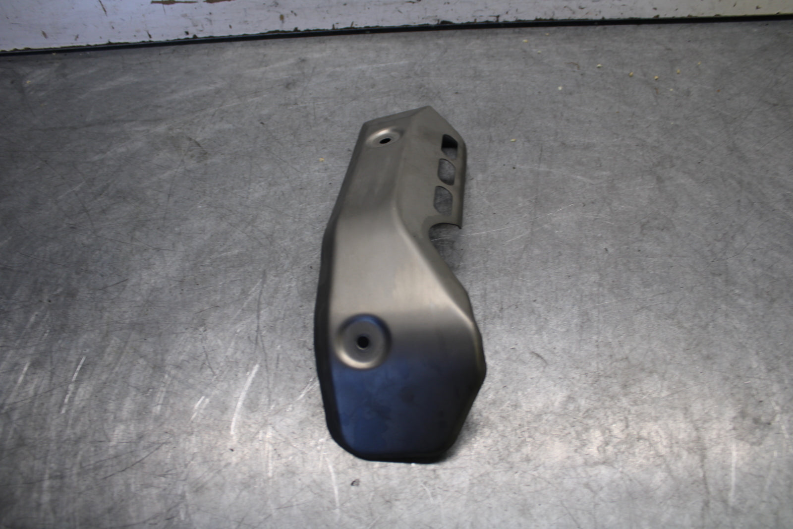 21-24 YAMAHA MT-07 REAR BACK MUFFLER EXHAUST PIPE COVER HEAT SHIELD GUARD BB662