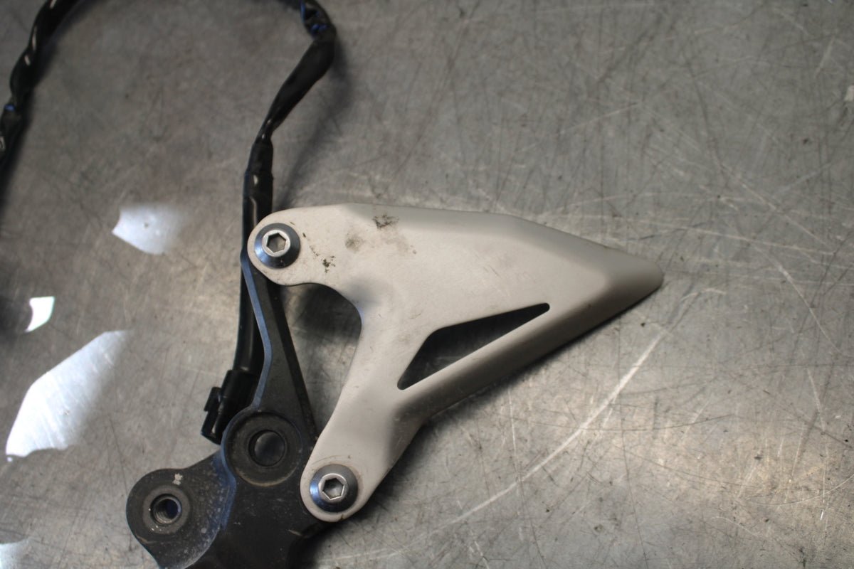 19-22 KAWASAKI Z400 RIGHT LEFT REARSETS REAR SET DRIVER FOOT PEGS  BB708