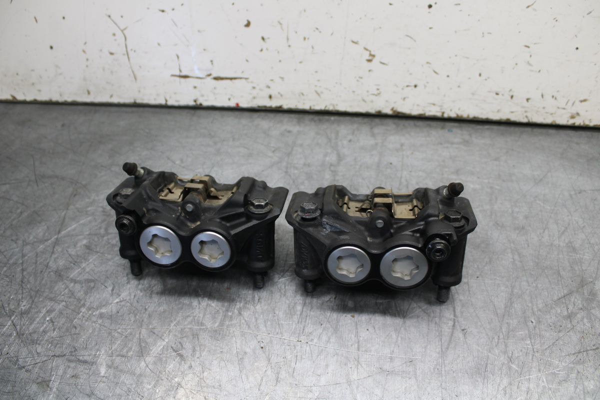 22-24 YAMAHA XSR900 RIGHT LEFT FRONT BRAKE CALIPER SET PAIR CALIPERS BB710
