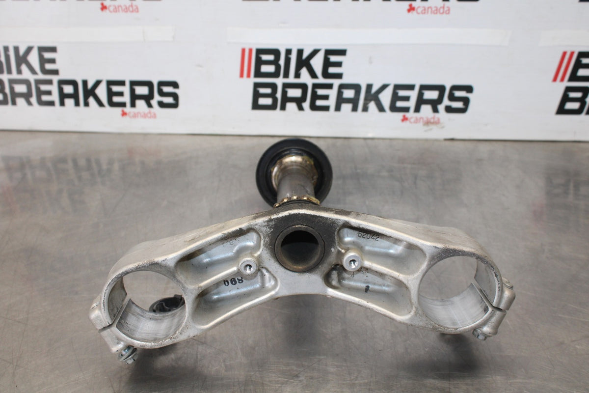 09 KAWASAKI CONCOURS 14 ZG1400B FRONT FORKS CLAMP LOWER TRIPLE TREE STEM BB875