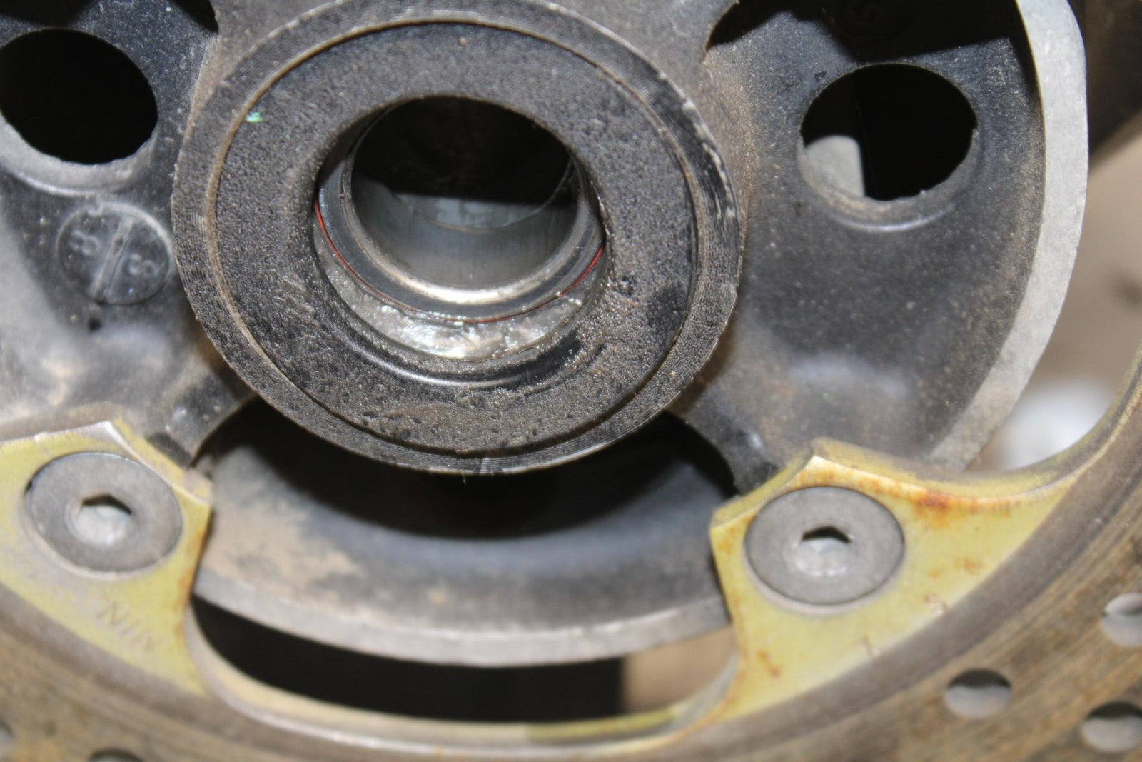 2000 Kawasaki Ninja ZX12R ZX1200A REAR ROTOR AND WHEEL RIMBRAKE DISC  BB565