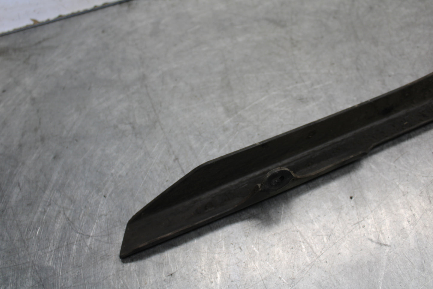 07-08 TRIUMPH DAYTONA 675 REAR BACK DRIVE CHAIN GUARD COVER T2050400 BB685
