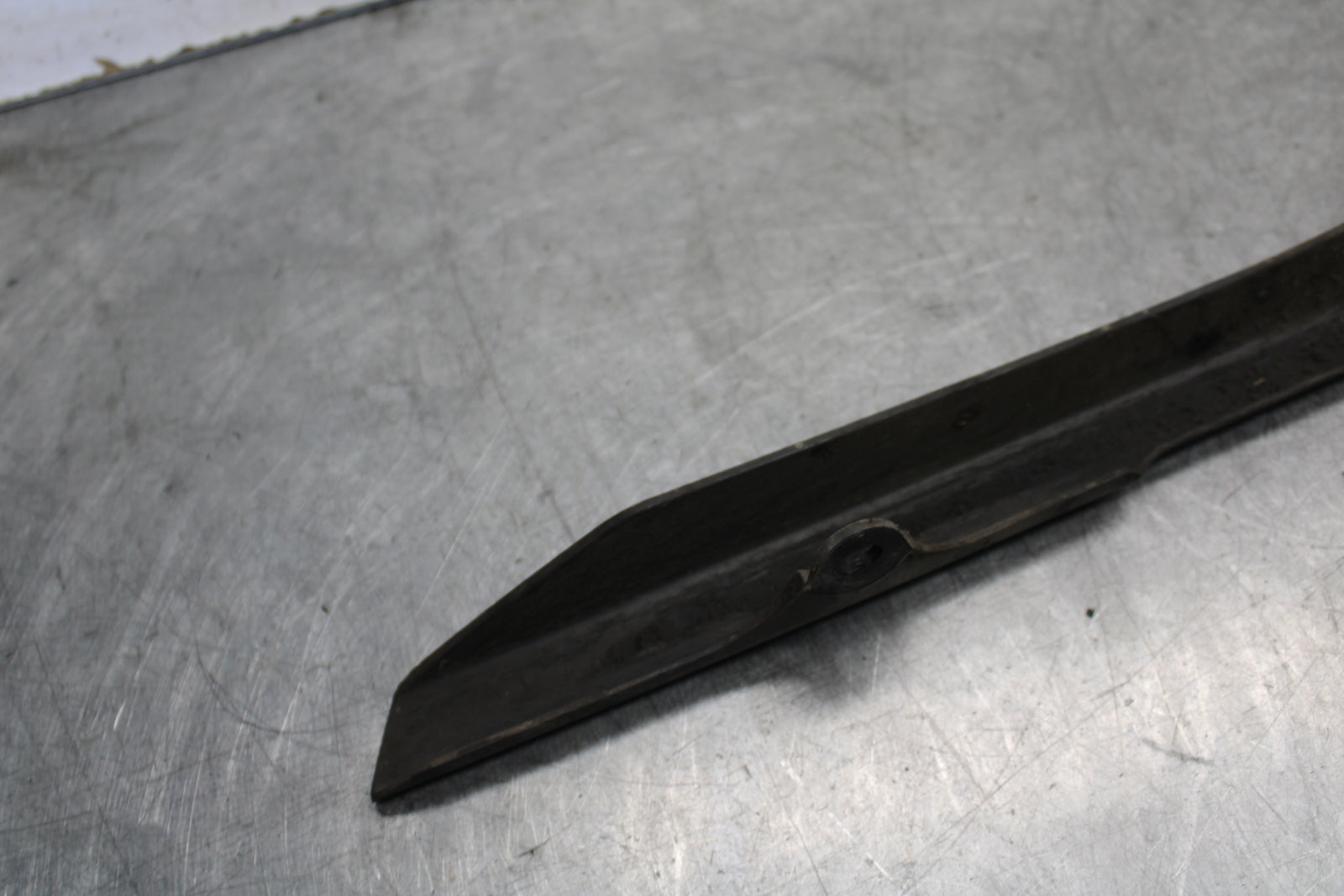 07-08 TRIUMPH DAYTONA 675 REAR BACK DRIVE CHAIN GUARD COVER T2050400 BB685