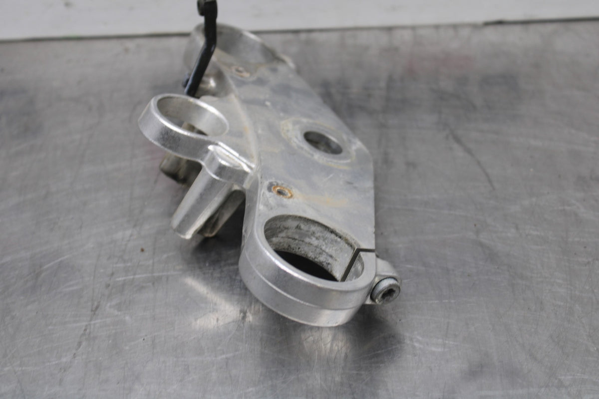 98 KAWASAKI NINJA ZX6 FORKS UPPER TRIPLE TREE CLAMP BB870