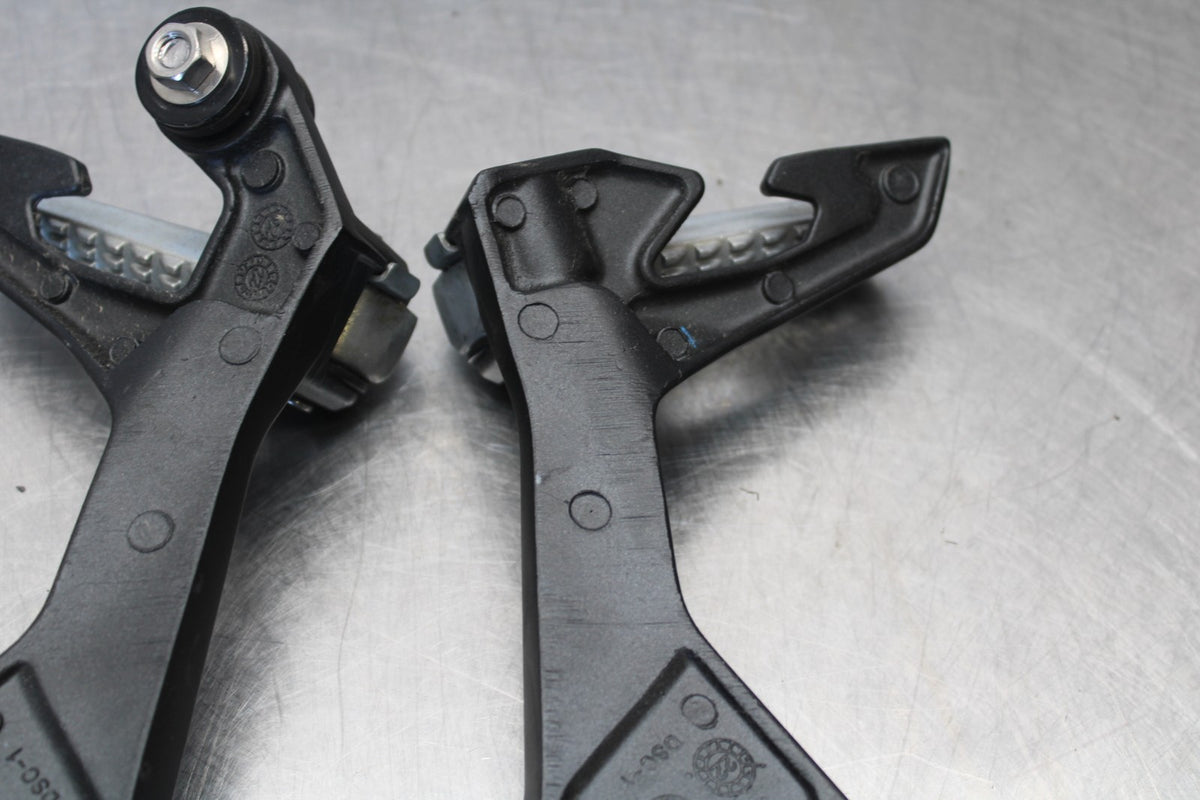 18-23 KAWASAKI NINJA 400 EX400 ABS REAR BACK PASSENGER PEG SET PAIR BB192