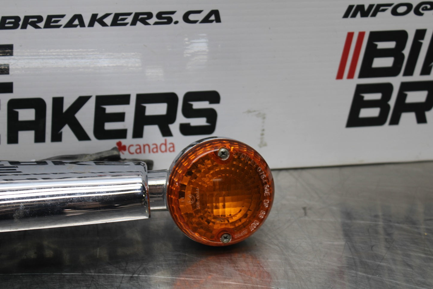 03-08 KAWASAKI VULCAN 1600 REAR BACK TURN SIGNAL BAR MOUNT & LIGHTS BB196