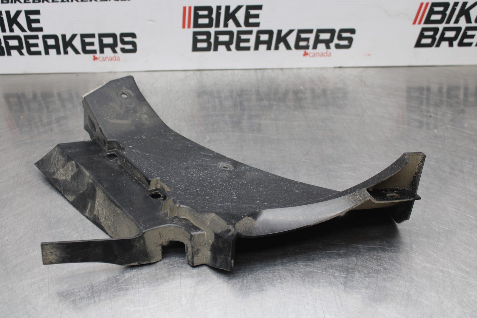 22-25 YAMAHA YZF R7 LEFT INNER FAIRING COWL PANEL TRIM OEM BB769