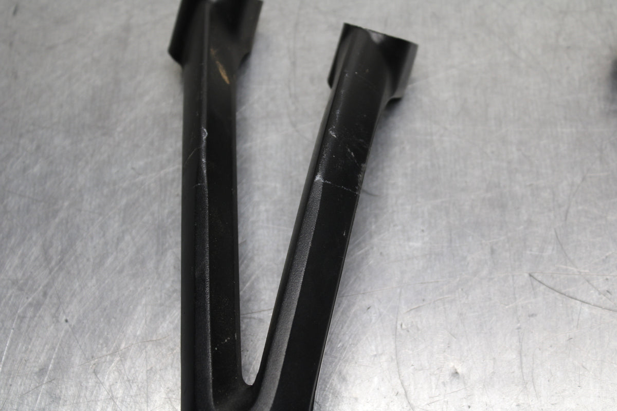 09 SUZUKI GSXR600 REAR BACK PASSENGER PEG SET PAIR BB759