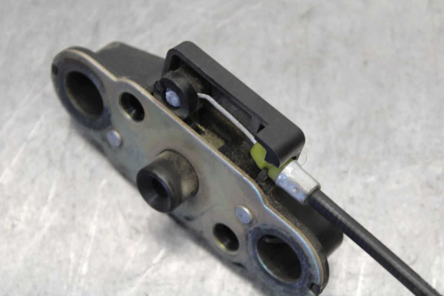 05-06 SUZUKI GSXR1000 REAR PASSENGER SEAT LATCH LOCK ASSEMBLY 45280-01A00 BB663