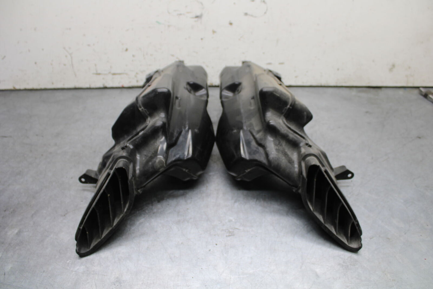 08-09 SUZUKI GSXR600 RIGHT LEFT AIR INTAKE DUCTS BB728