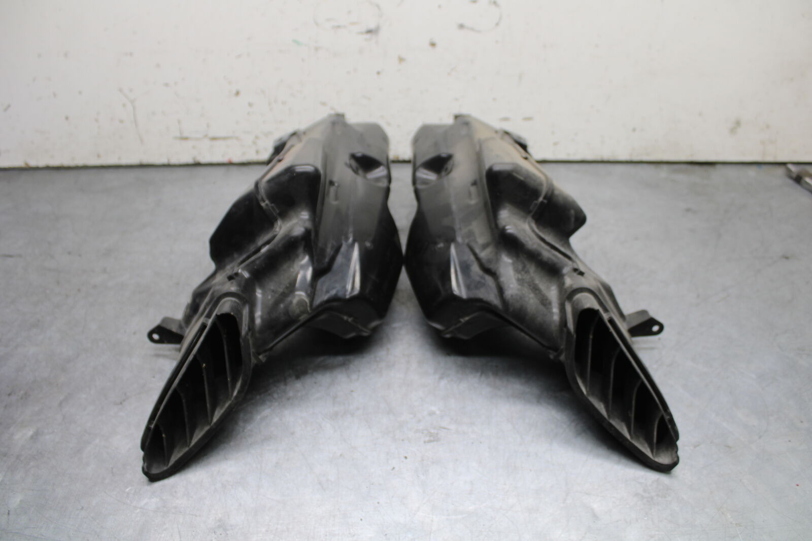 08-09 SUZUKI GSXR600 RIGHT LEFT AIR INTAKE DUCTS BB728
