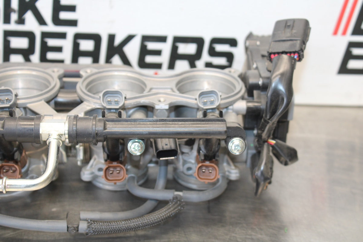 15-26 SUZUKI GSXR600 MAIN FUEL INJECTORS / THROTTLE BODIES BB888