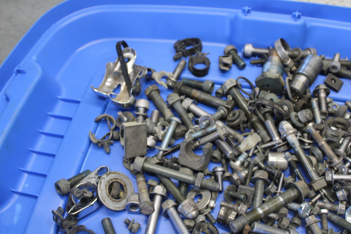 05-06 YAMAHA ROYAL STAR MOUNTING BOLTS HARDWARE MOTOR SCREWS BB697