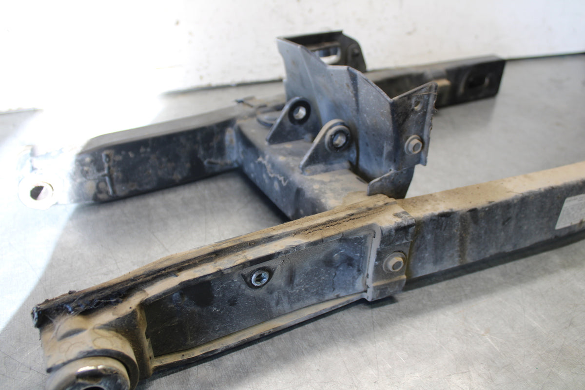 09-15 YAMAHA FZ6R REAR SWINGARM BACK SUSPENSION SWING ARM BB686