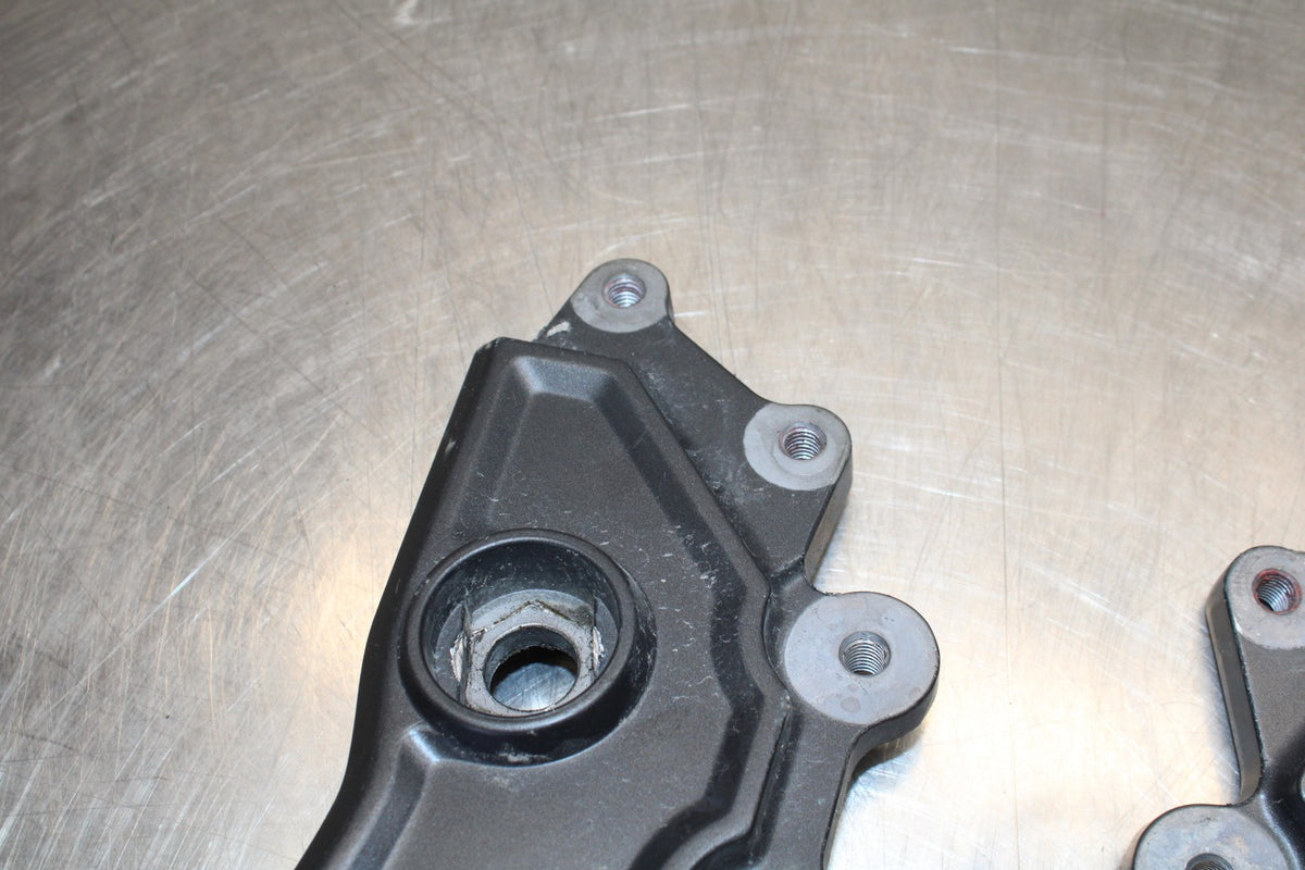 22-25 YAMAHA YZF R7 LEFT RIGHT FRAME REARSET BRACKETS MOUNTS BB182