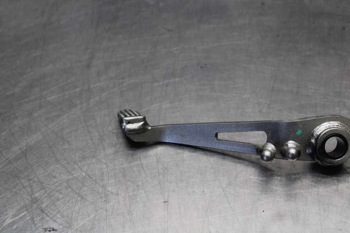 25 KAWASAKI Z900 RIGHT REARSET BRAKE FOOT PEDAL BB928