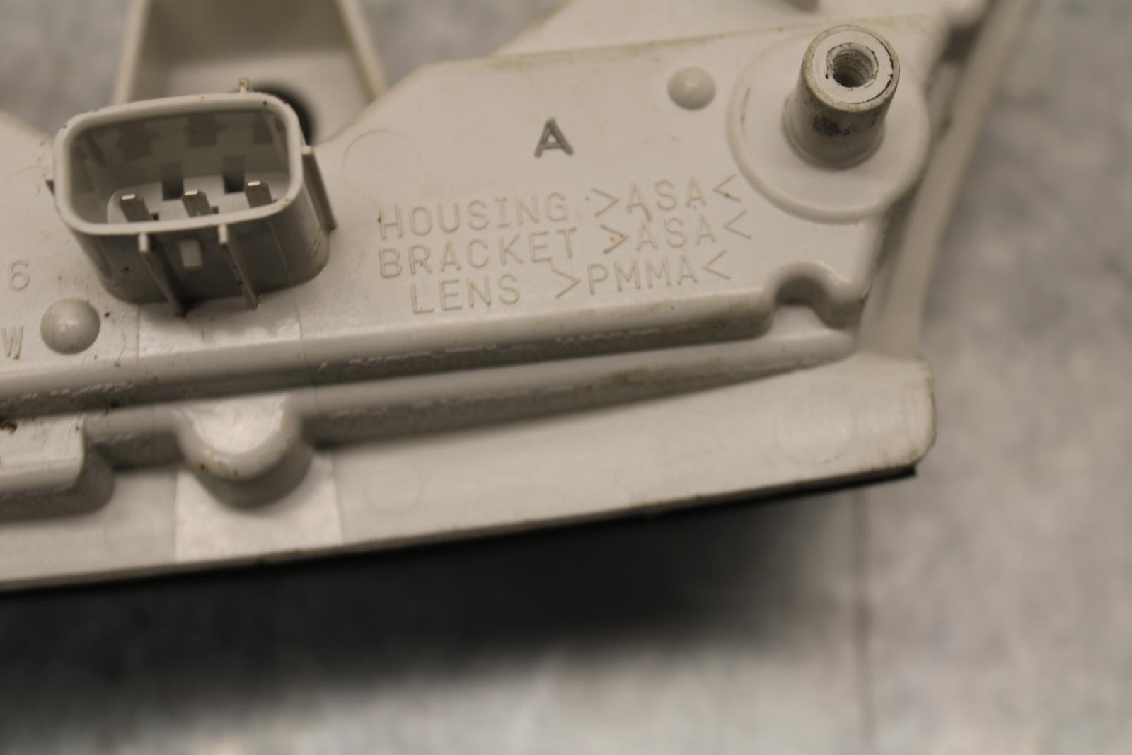 2012 Kawasaki Ninja ZX14R ZX1400E REAR TAIL TAILLIGHT BACK BRAKE LIGHT BB60