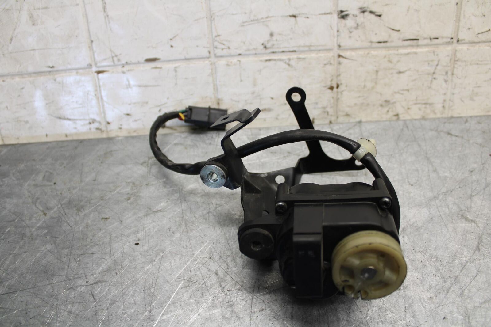 2016 Honda CBR1000RR EXHAUST VALVE SERVO MOTOR BB530