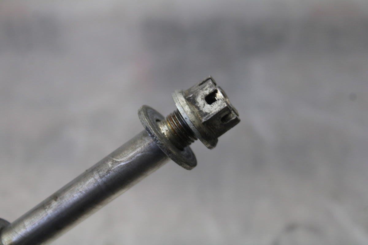81 YAMAHA MAXIM 550 XJ550 FRONT WHEEL RIM AXLE PIVOT BOLT BB866