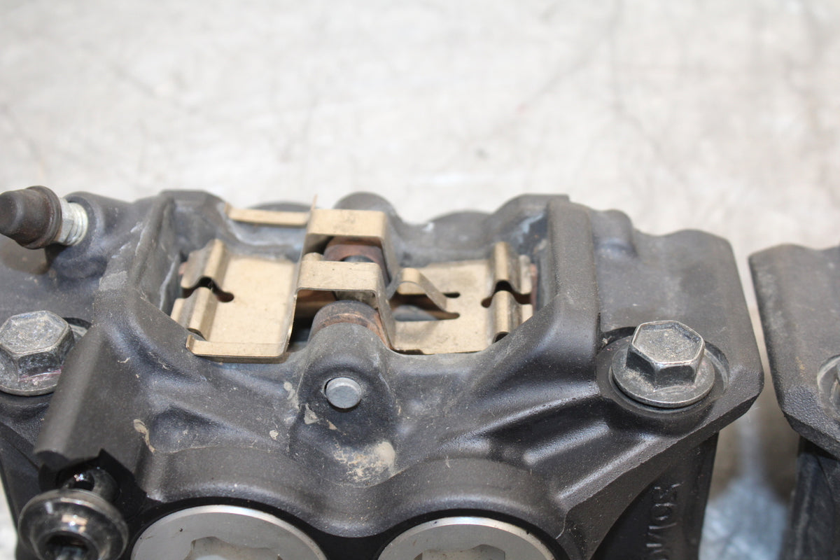 22-24 YAMAHA XSR900 RIGHT LEFT FRONT BRAKE CALIPER SET PAIR CALIPERS BB710