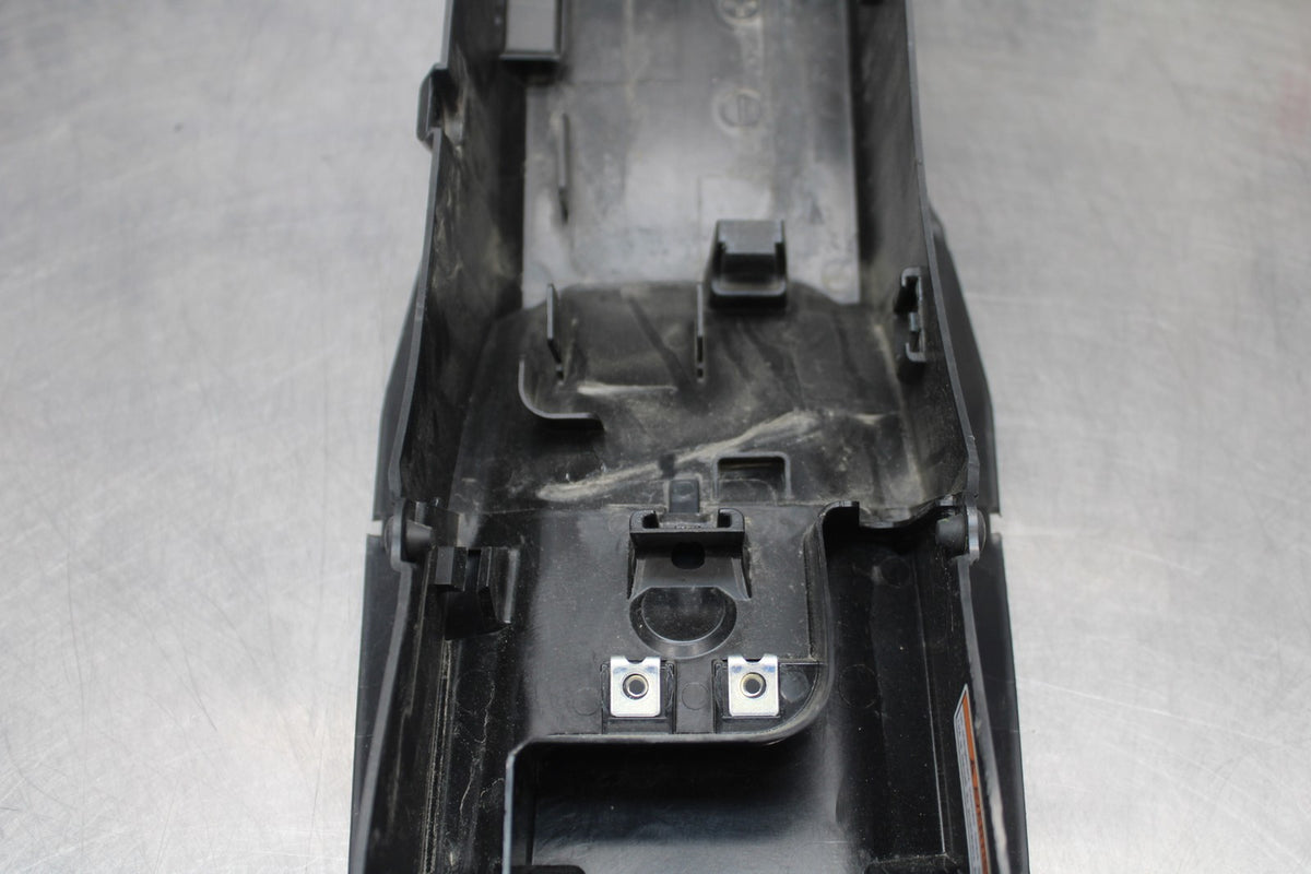 23-24 YAMAHA MT-07 REAR BACK TAIL UNDERTAIL BATTERY TRAY PLASTIC BB194