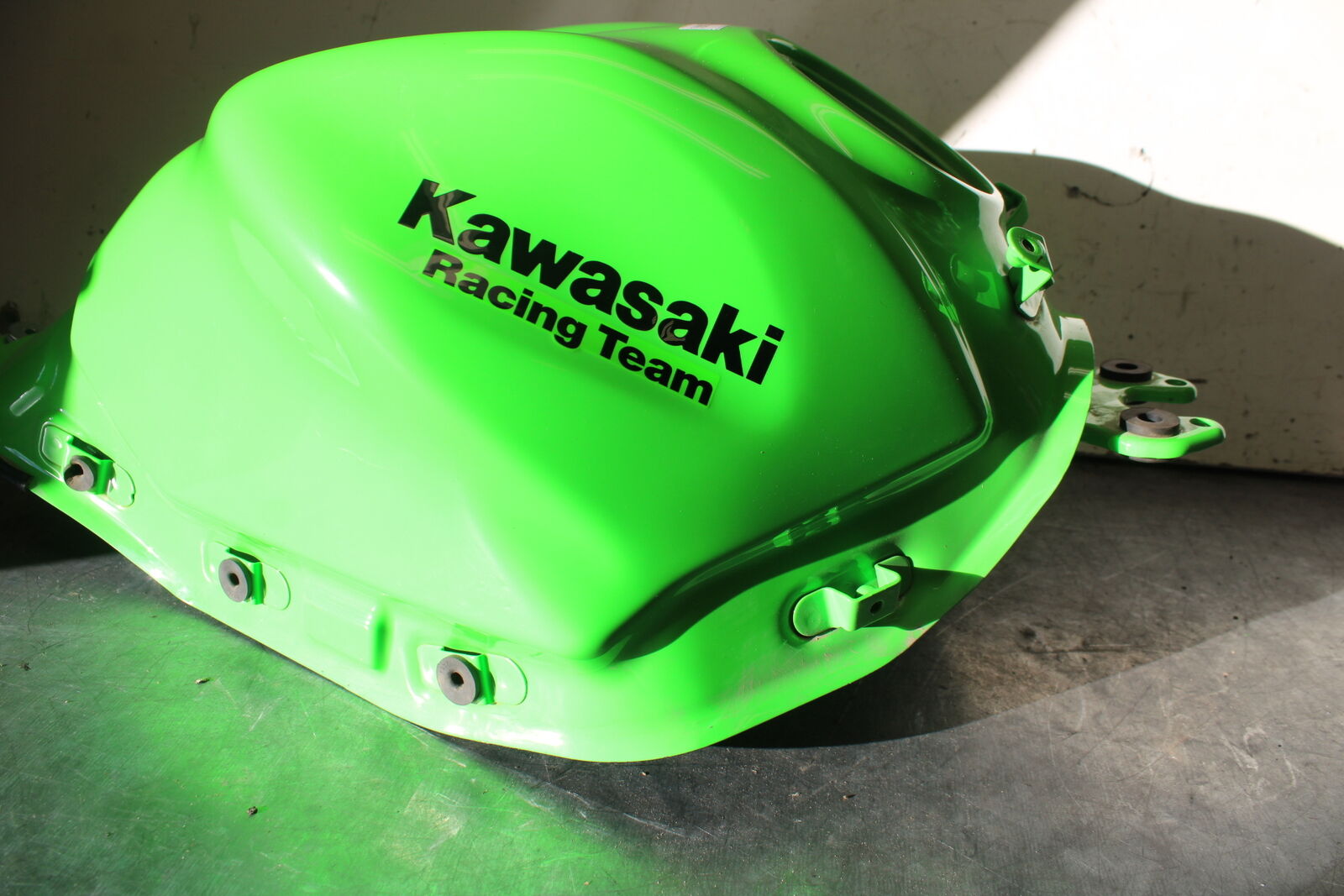 18-24 KAWASAKI NINJA 650 GAS TANK FUEL CELL PETROL RESERVOIR BB725