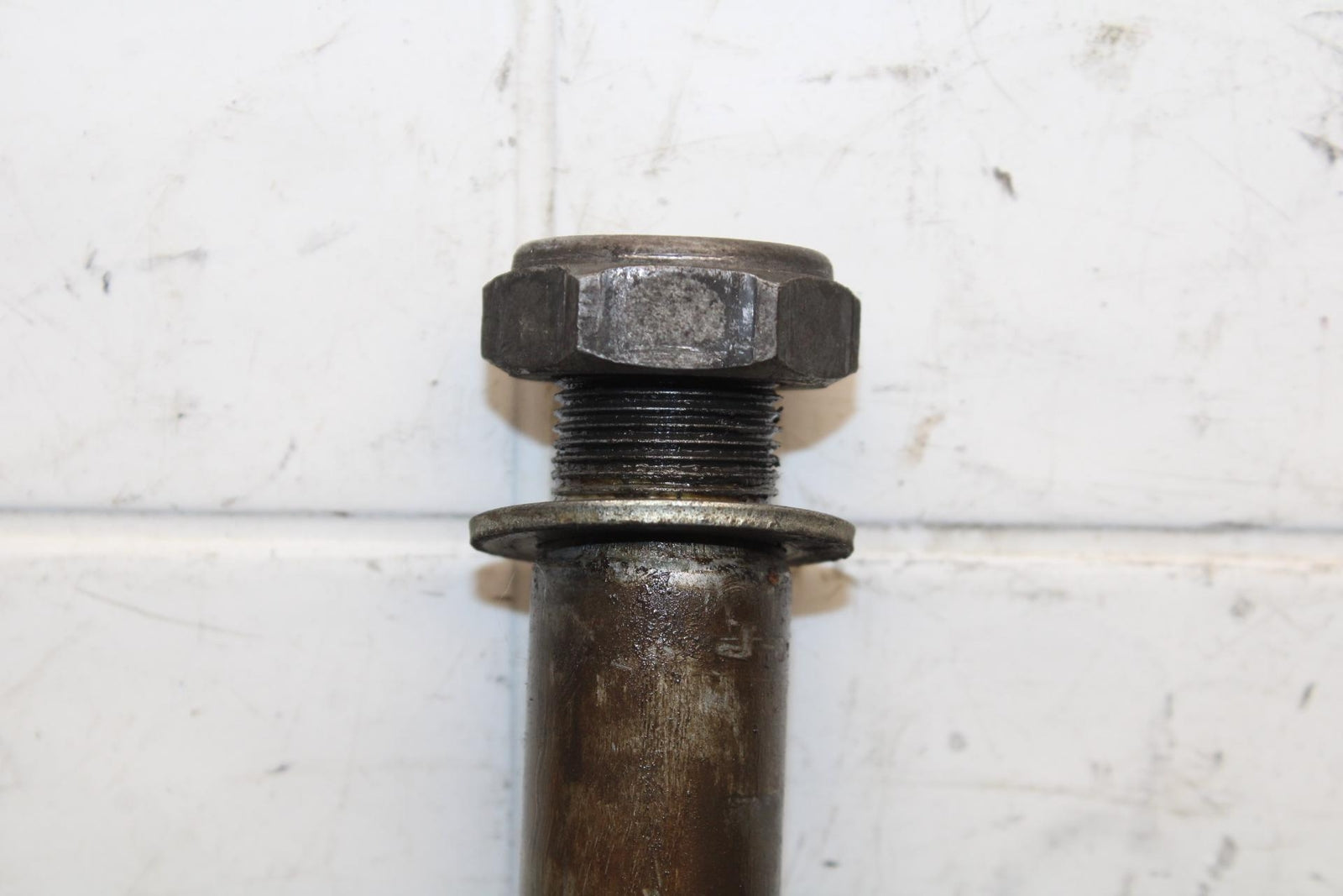 2005 Honda CBR600RR REAR AXLE BACK WHEEL RIM BOLT AXEL 42301-MEE-D00 BB564