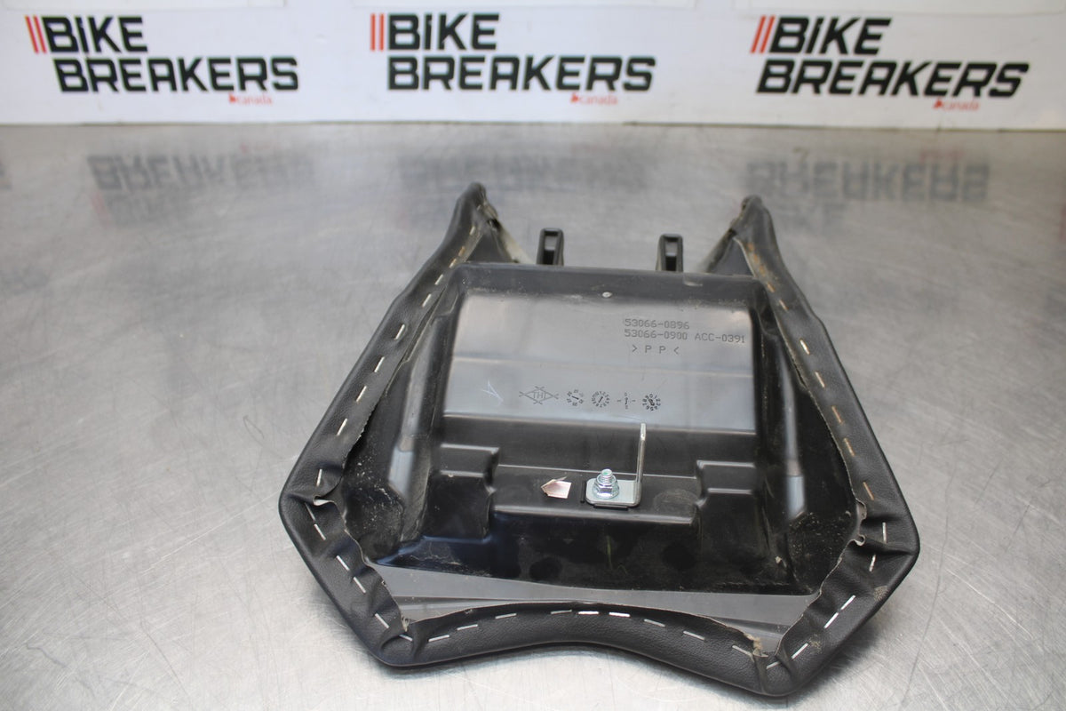 24-25 KAWASAKI NINJA 500 ABS FRONT DRIVERS SEAT PAD SADDLE PILLION BB899