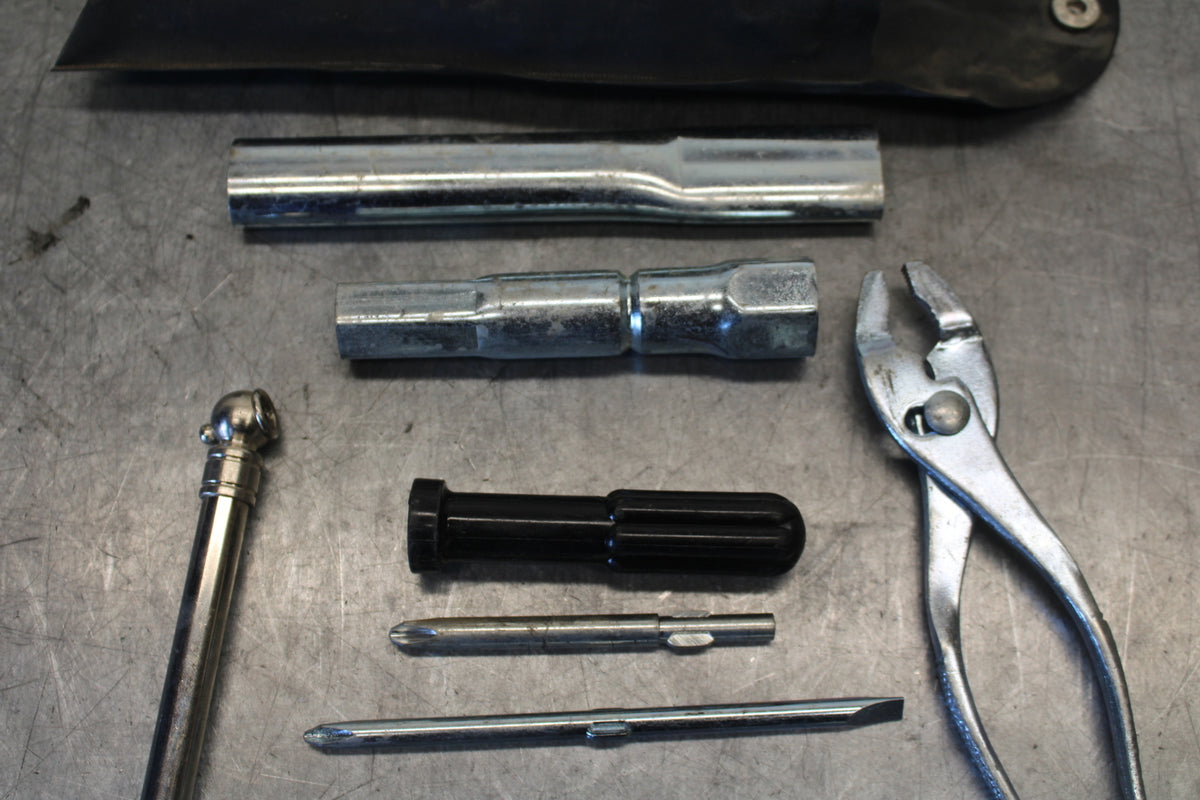 05-06 YAMAHA ROYAL STAR STOCK TOOLS OEM TOOL BAG KIT SET BB697