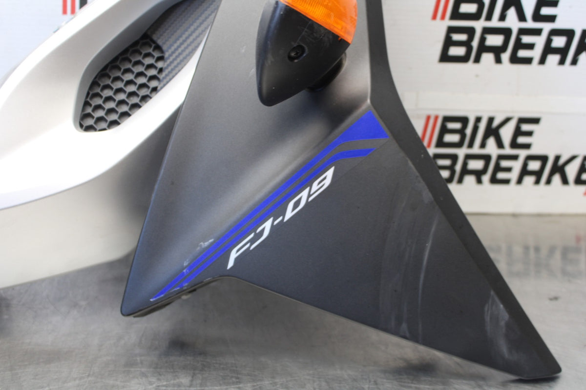 15-17 YAMAHA FJ09 RIGHT FRONT UPPER MID SIDE FAIRING COWL PLASTIC BB906