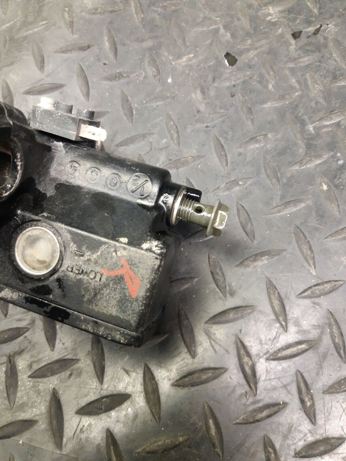 07 SUZUKI BURGMAN 650 RIGHT FRONT BRAKE MASTER CYLINDER  BB183