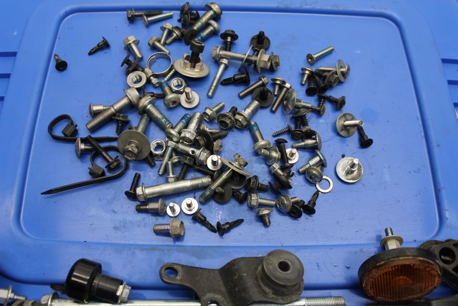 2015 Suzuki GSXR750 MISCELLANEOUS MOUNTING BOLTS HARDWARE MOTOR SCREWS BB595