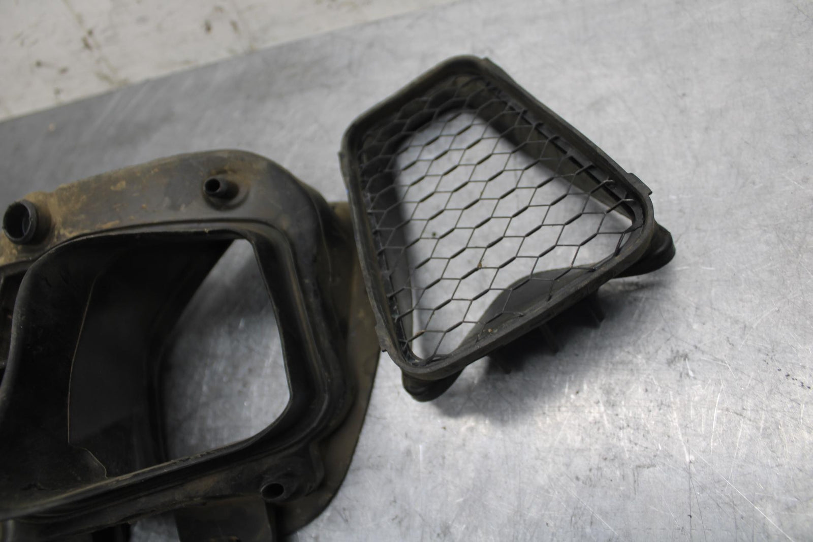 2007 Honda CBR600RR AIR INTAKE GRILL RUBBER DUCT BB42