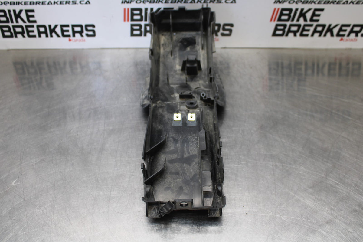 22-25 YAMAHA YZF R7 REAR BACK TAIL UNDERTAIL BATTERY TRAY PLASTIC BB182