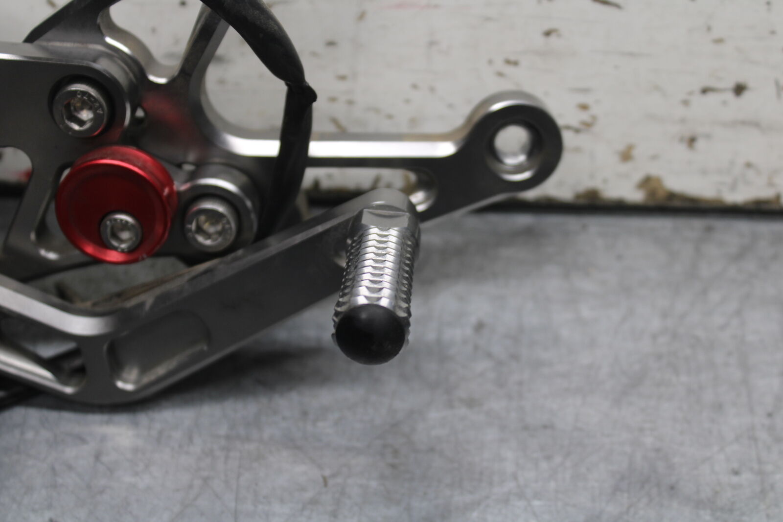 07-08 YAMAHA YZF R1 RIGHT REARSET REAR SET DRIVER FOOT PEG REST STOP BB724