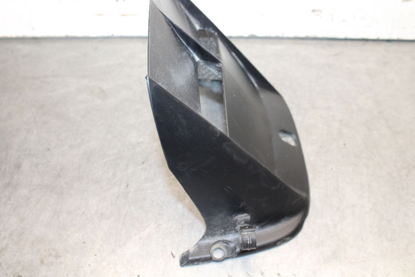 08-16 YAMAHA YZF R6 REAR BACK WHEEL TIRE HUGGER FENDER 2C0-21650-00-00 BB665