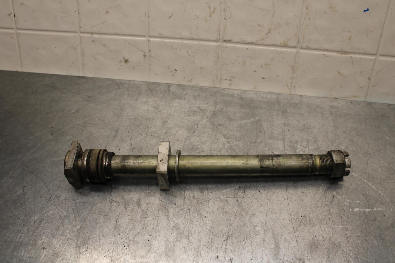 16-20 KAWASAKI ZX10R REAR AXLE BACK WHEEL RIM PIVOT BOLT AXEL BB591