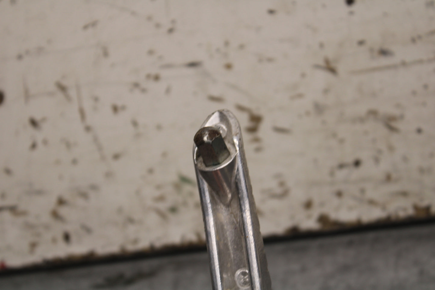 06-07 SUZUKI GSXR750 RIGHT FRONT FOOT REST PEG STEP BB110