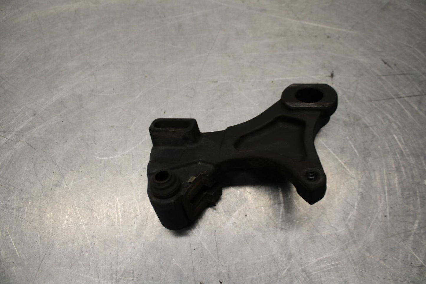 06-07 TRIUMPH DAYTONA 675 DAYTONA 675 REAR BRAKE CALIPER HANGER  MOUNTING BB441