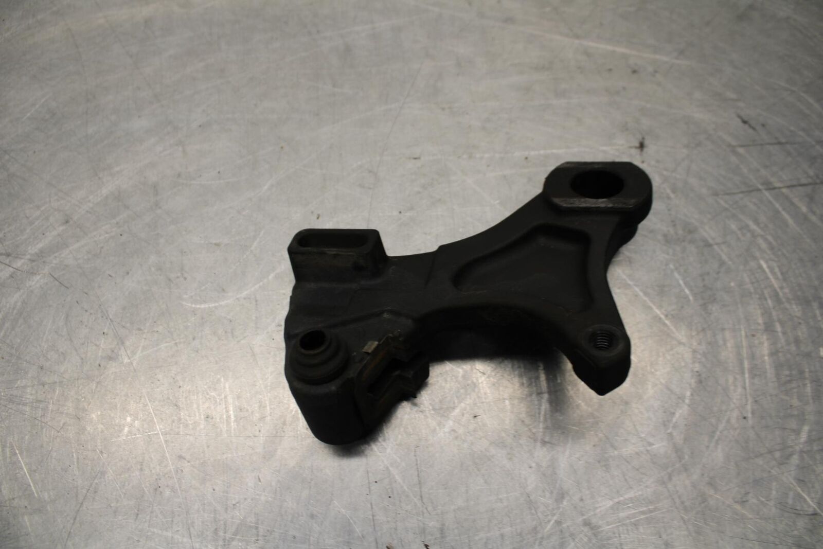 06-07 TRIUMPH DAYTONA 675 DAYTONA 675 REAR BRAKE CALIPER HANGER  MOUNTING BB441
