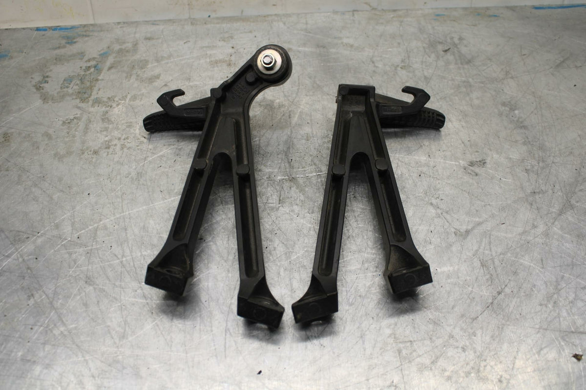 15-21 SUZUKI GSXR600 REAR BACK PASSENGER PEG SET PAIR BB418