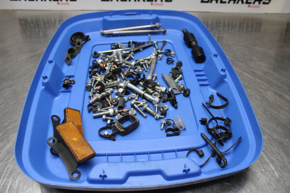 09-15 YAMAHA FZ6R ENGINE MOUNTING BOLTS HARDWARE MOTOR SCREWS BB161